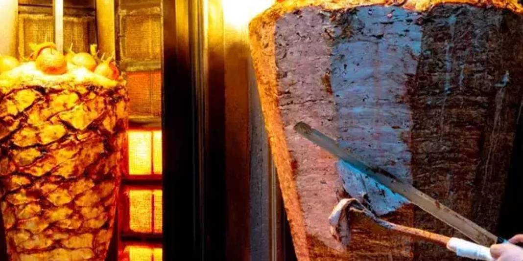 Döner diye bize neler yedirmişler! Ünlü dönercide büyük skandal: İçinden çıkanlar mide bulandırdı 3